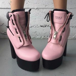 Barbiecore Hot ! Current Mood Pink Platform Boots. Size 8. Zip Closure.